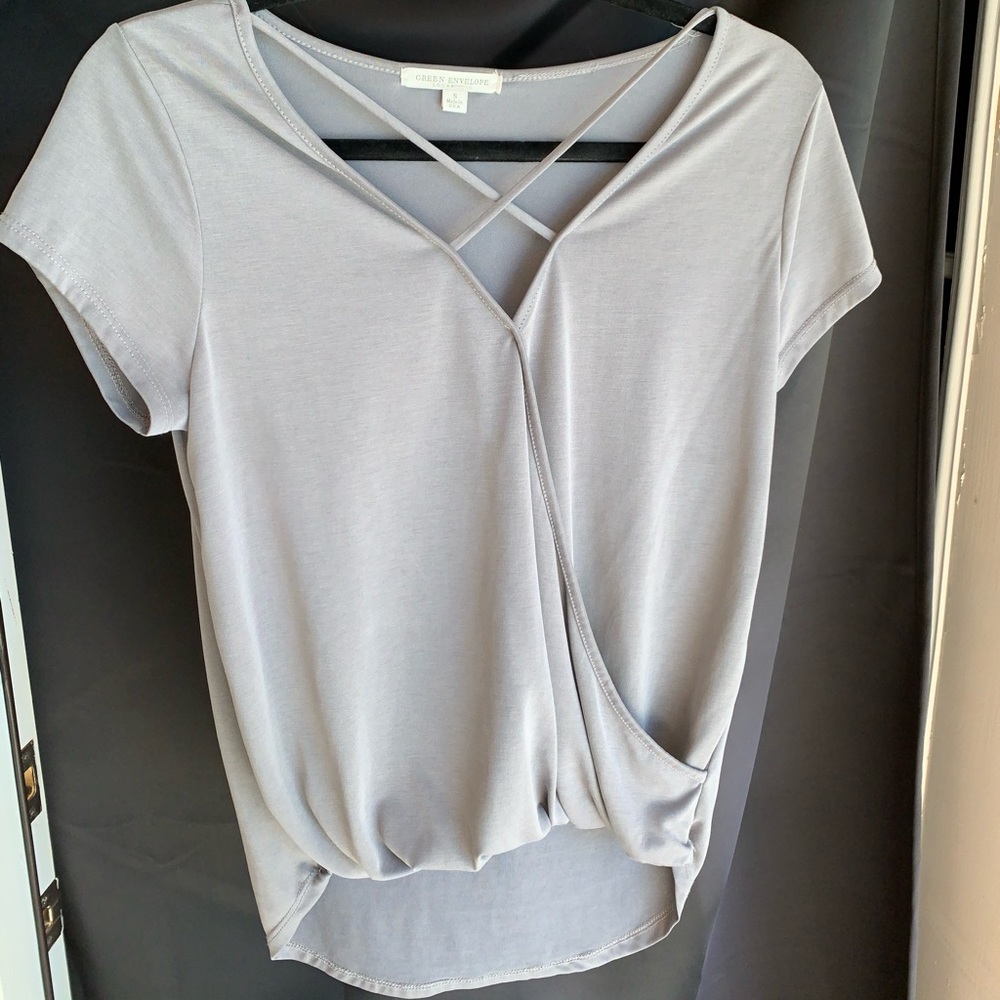 Gray low cut t-shirt